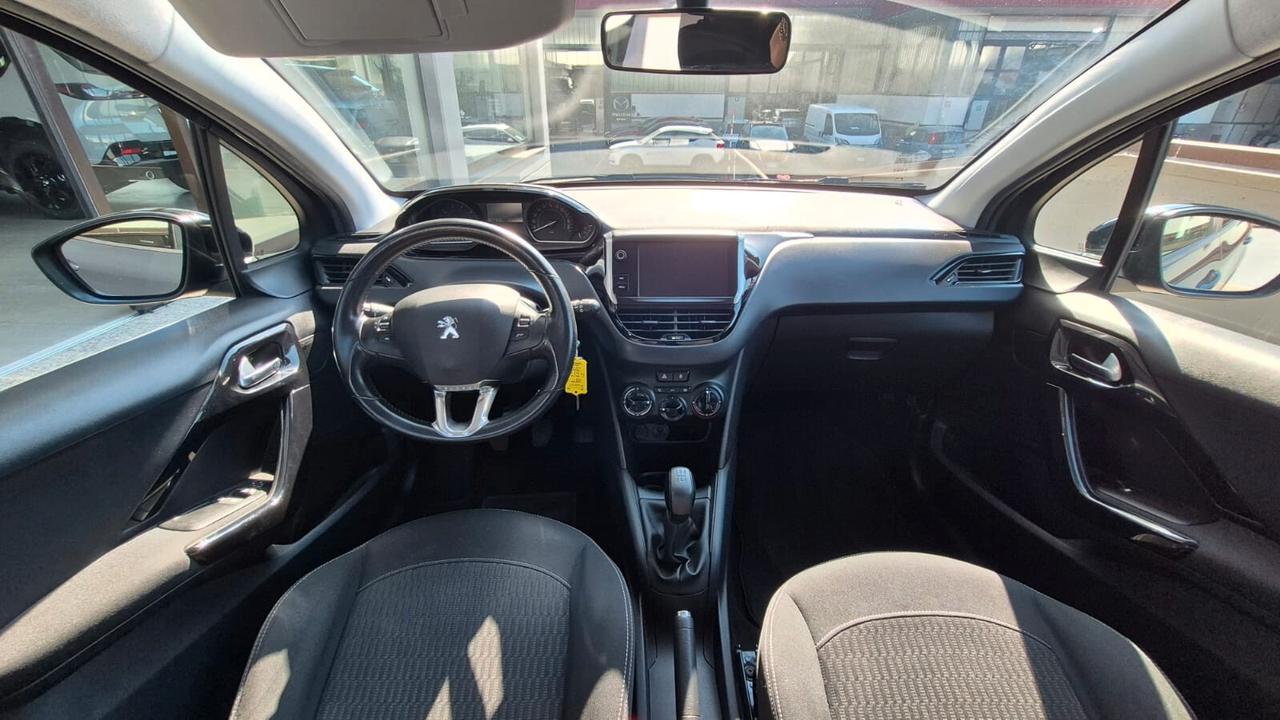 Peugeot 208 PureTech 82 5 porte Black Line