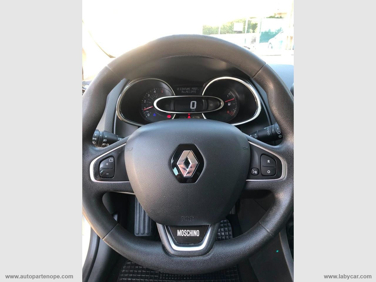 RENAULT Clio dCi 8V 75CV 5p. Moschino Intens