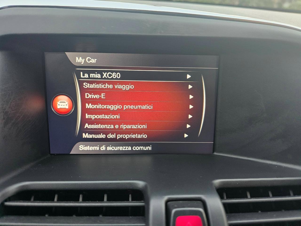 VOLVO XC60 2.0D 150CV BUSINESS AUTOCARRO N1 5 POSTI