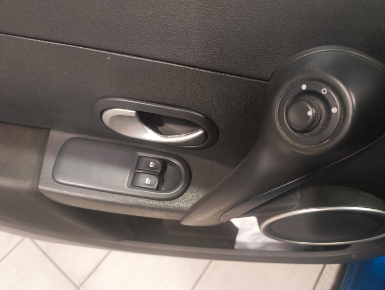 Renault Clio del 2009 benzina 80.000 km