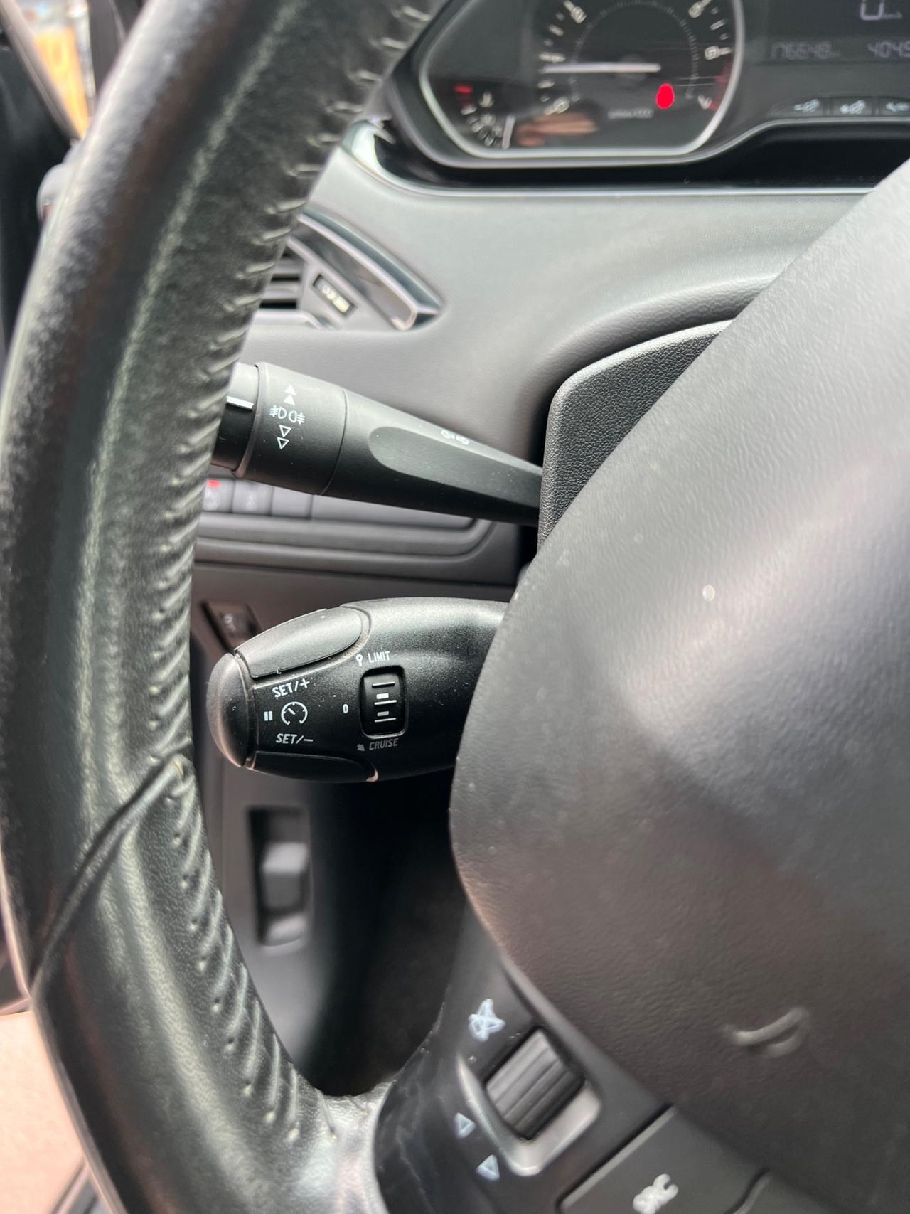 Peugeot 208 PureTech 82 5p. GPL Active