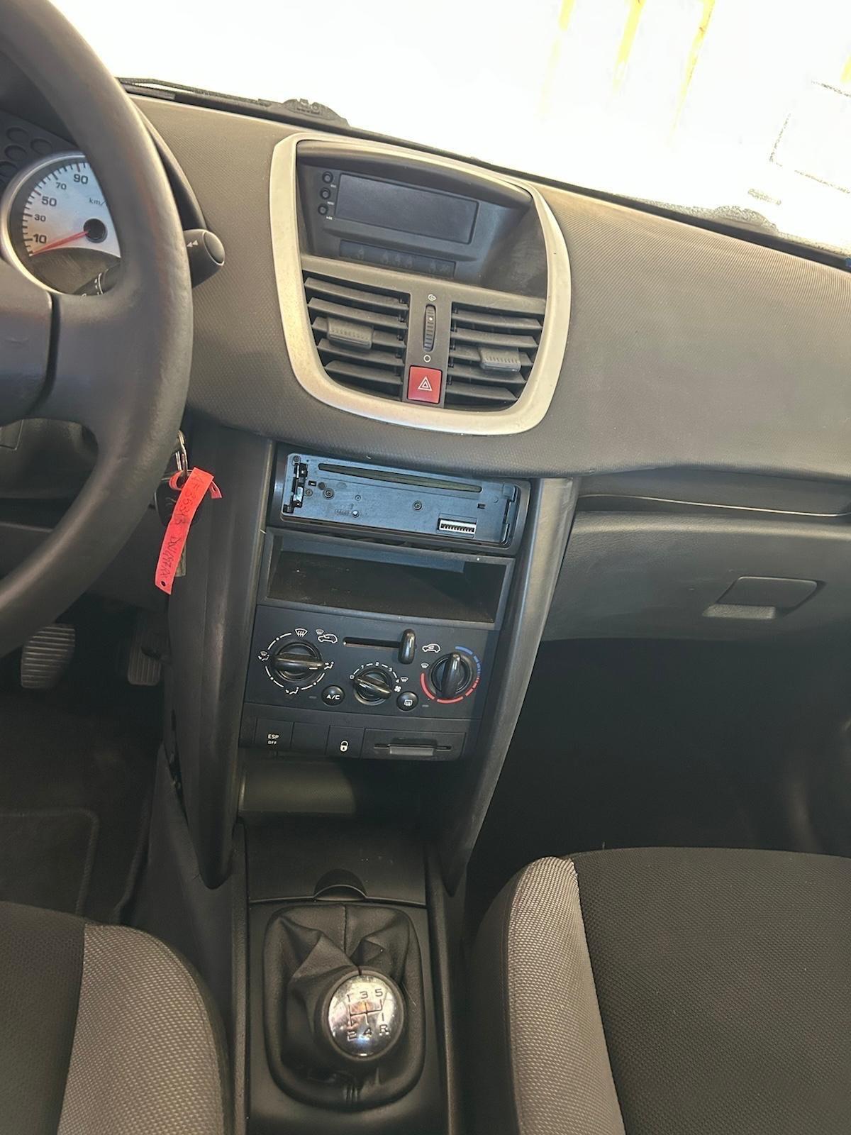 Peugeot 207 1.4 8V 75CV 3p. ONE Line