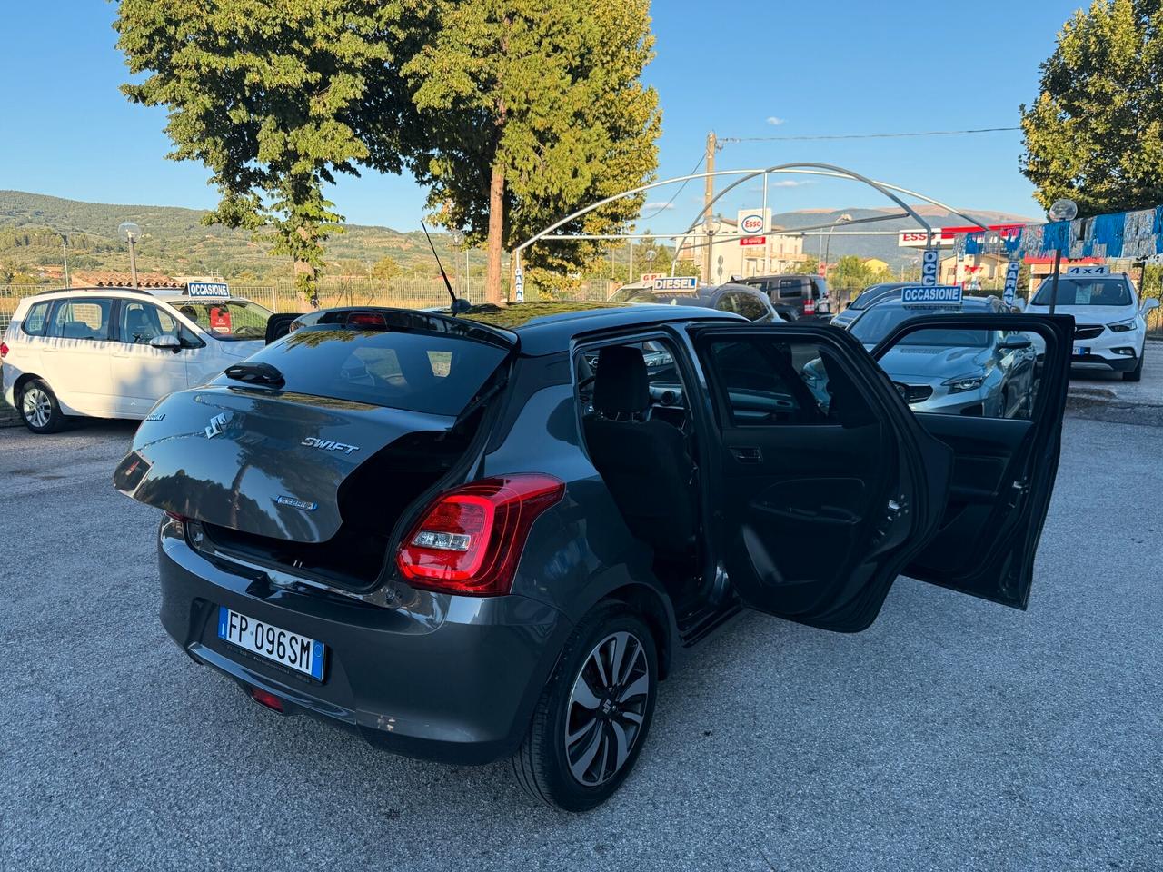 "UNA CHICCA" Suzuki Swift 1.2 Hybrid Top + GPL