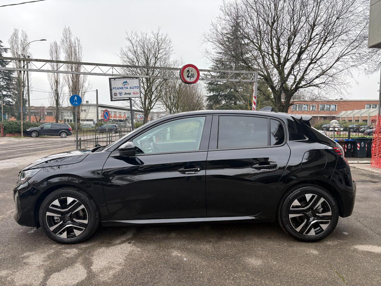 Peugeot 208 Allure 1.2 bz 100cv - 04/2025