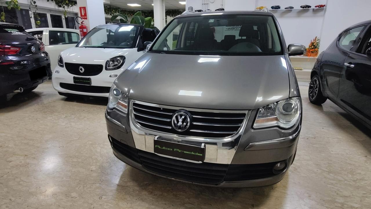 Volkswagen Touran 2.0 TDI DSG 7 POSTI