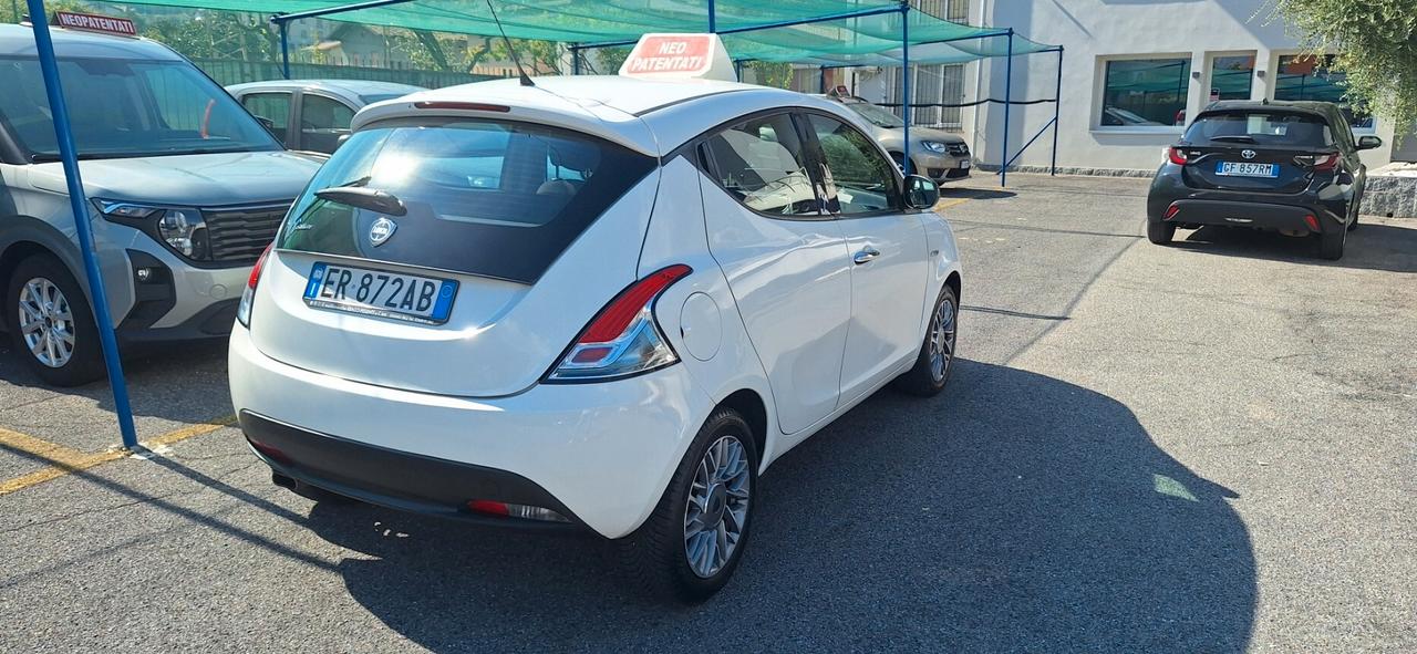Lancia Ypsilon 1.2 69 CV 5 porte Gold