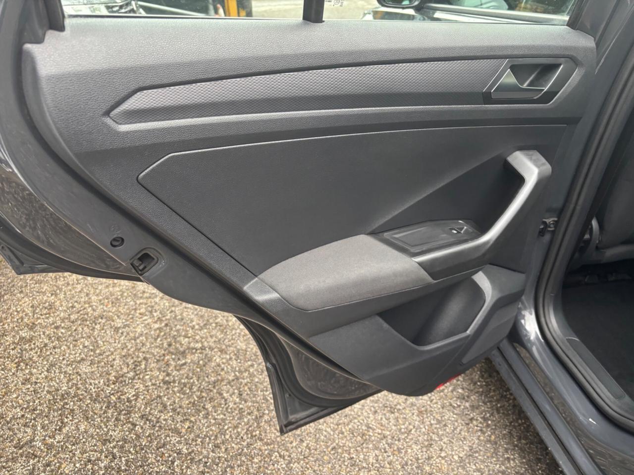 Volkswagen T-Roc 1.6 TDI Business