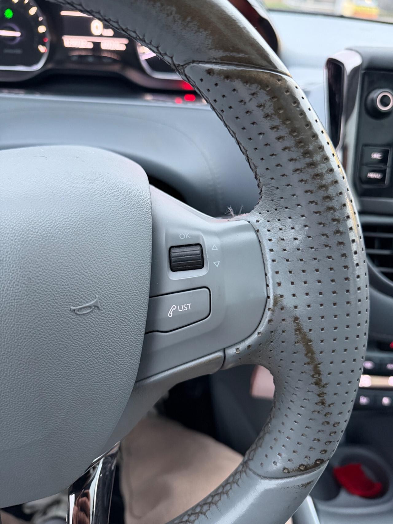 Peugeot 208 PureTech 82 5 porte Allure