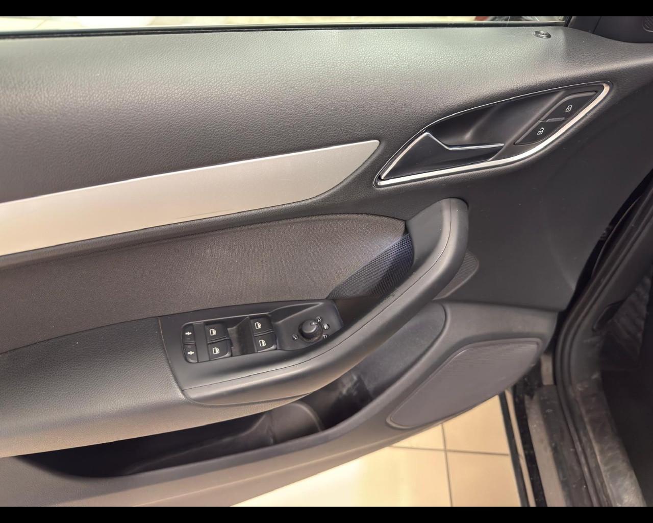 AUDI Q3 - Q3 2.0 TDI 120 CV Business