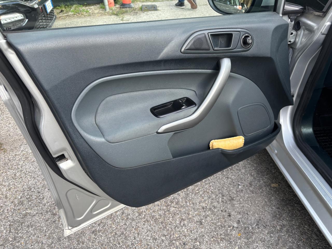 Ford Fiesta 1.4 5 porte GPL Titanium OK Neopatentati