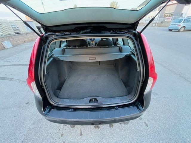 VOLVO - V50 - D2 R-design