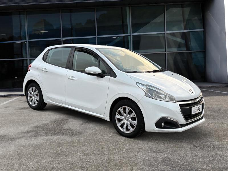 PEUGEOT 208 1.6 DIESEL 75 CV ADATTA NEOPATENTATI