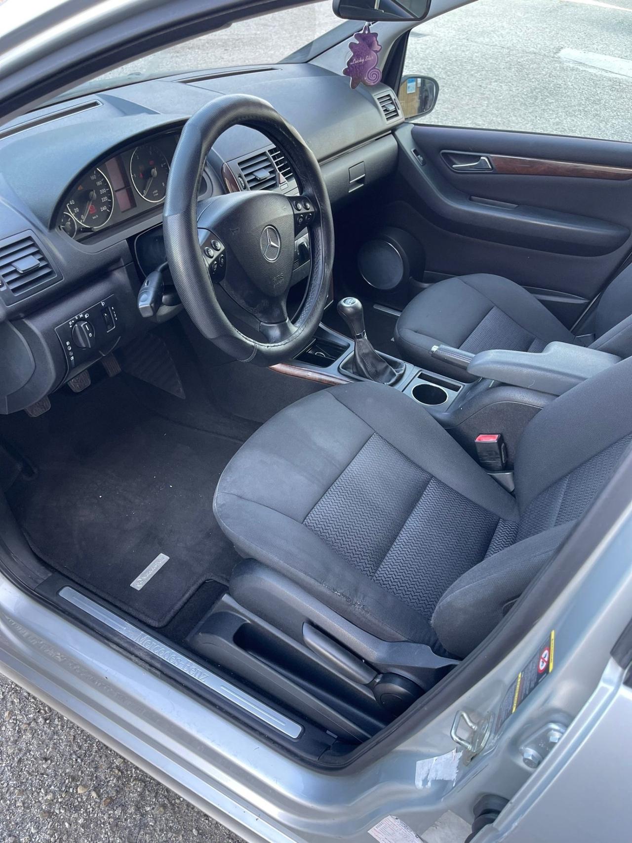 Mercedes A 180 - NEOPATENTATI