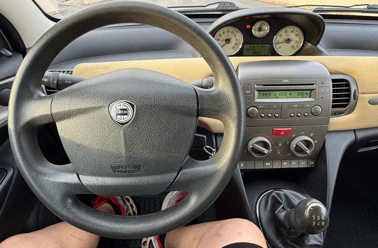 Lancia Ypsilon 1.3 MJT 75 CV Platino