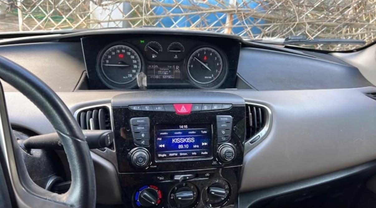 Lancia Ypsilon 0.9 TwinAir 85 CV 5 porte S&S DFN Gold