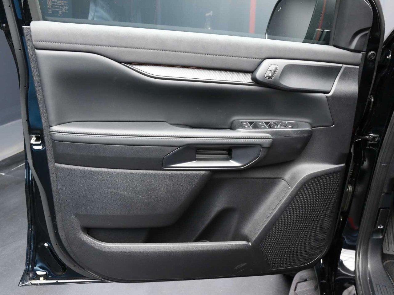Ford Ranger Raptor 2.0 ecoblue 210cv auto pronto disponibile con due versione di colori