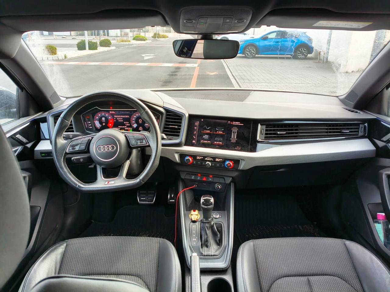 Audi A1 citycarver 30 TFSI S tronic Identity Contrast