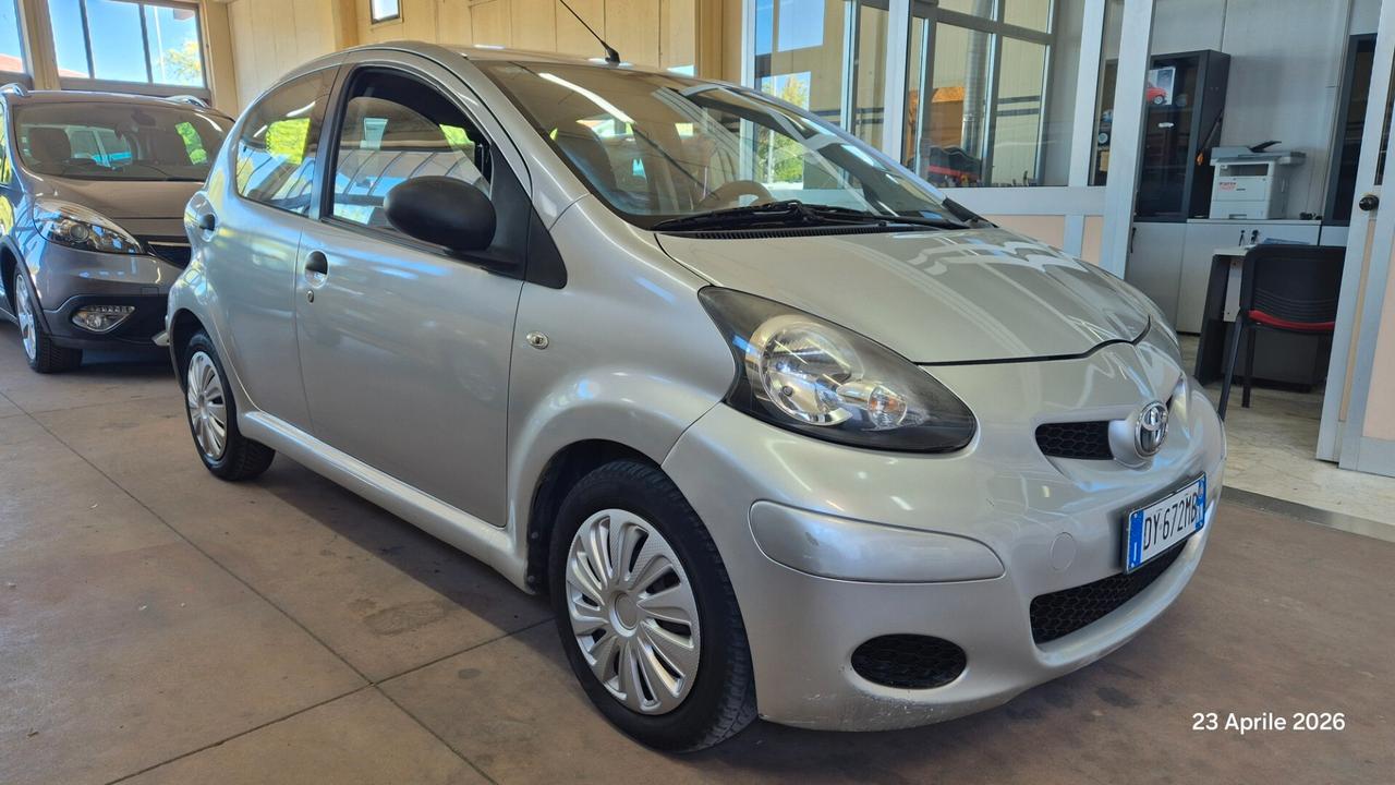 Toyota Aygo 1.0 12V VVT-i 5 porte Sol