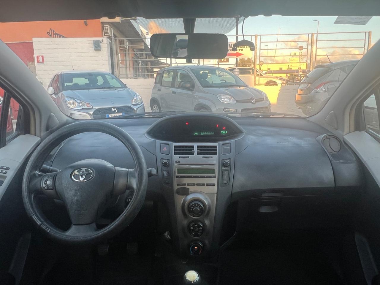 Toyota Yaris 1.0 5 porte