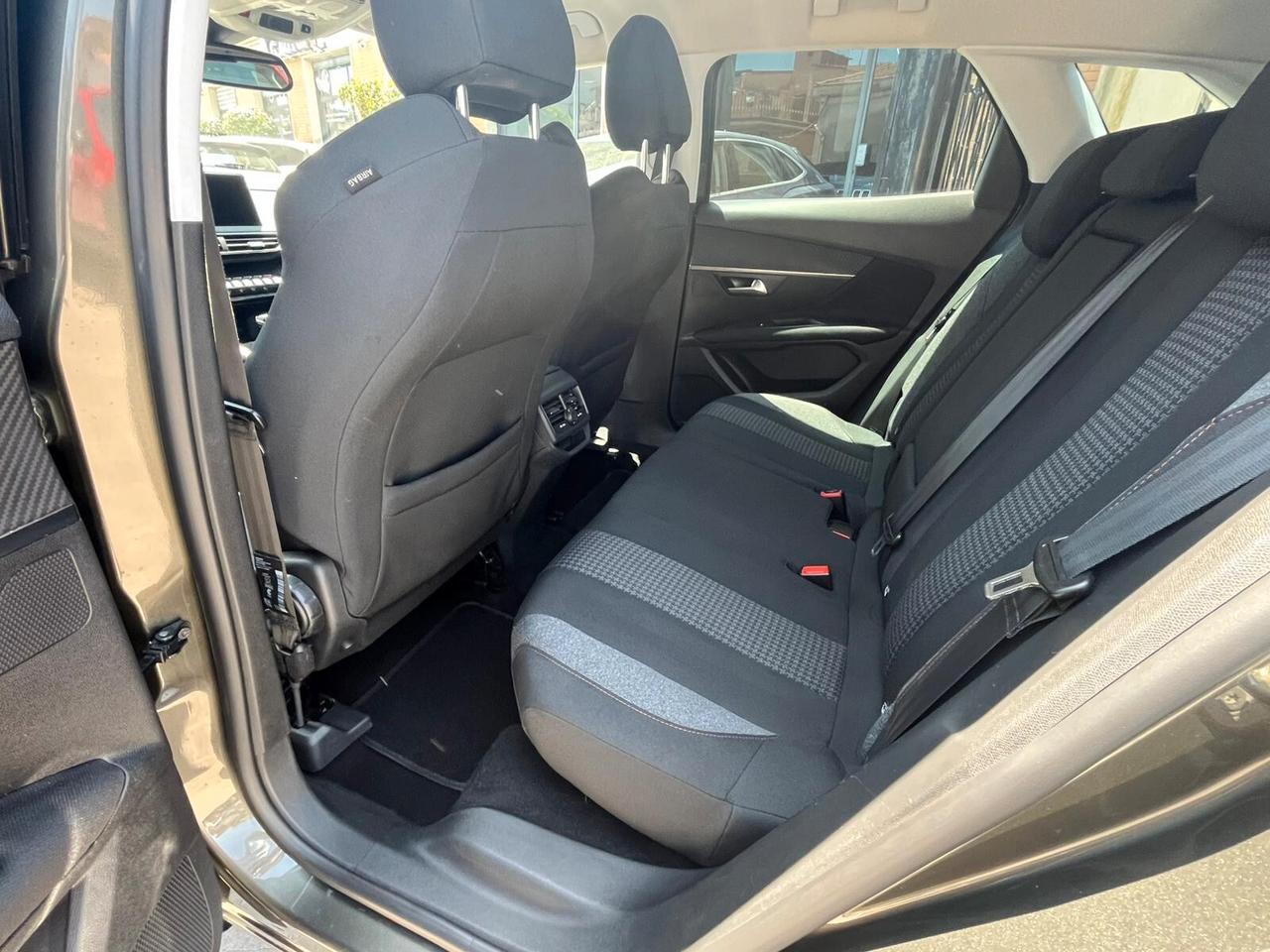 Peugeot 3008 1.6 HDi 120 S&S EAT6 Allure