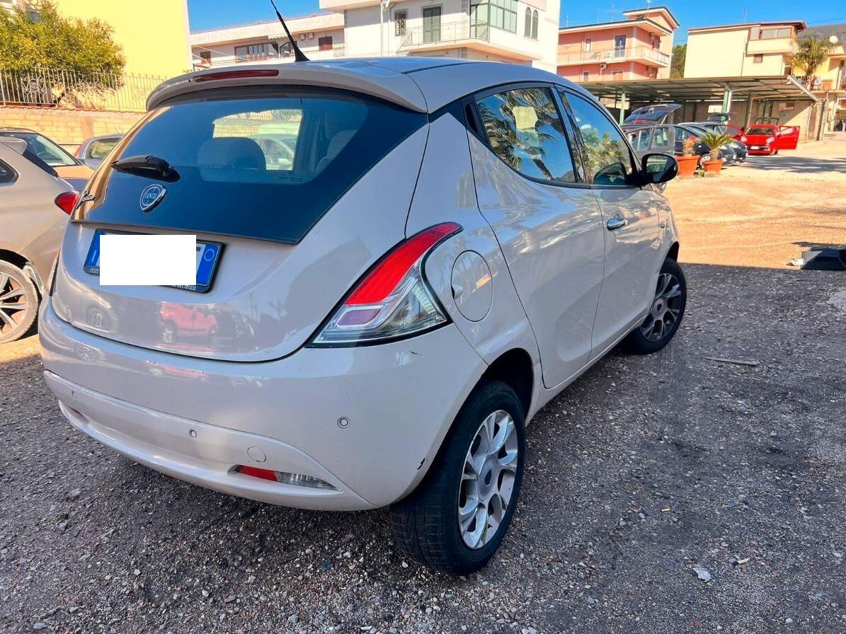 Lancia Ypsilon 0.9 TwinAir 85 CV 5 porte Metano Ecochic Gold