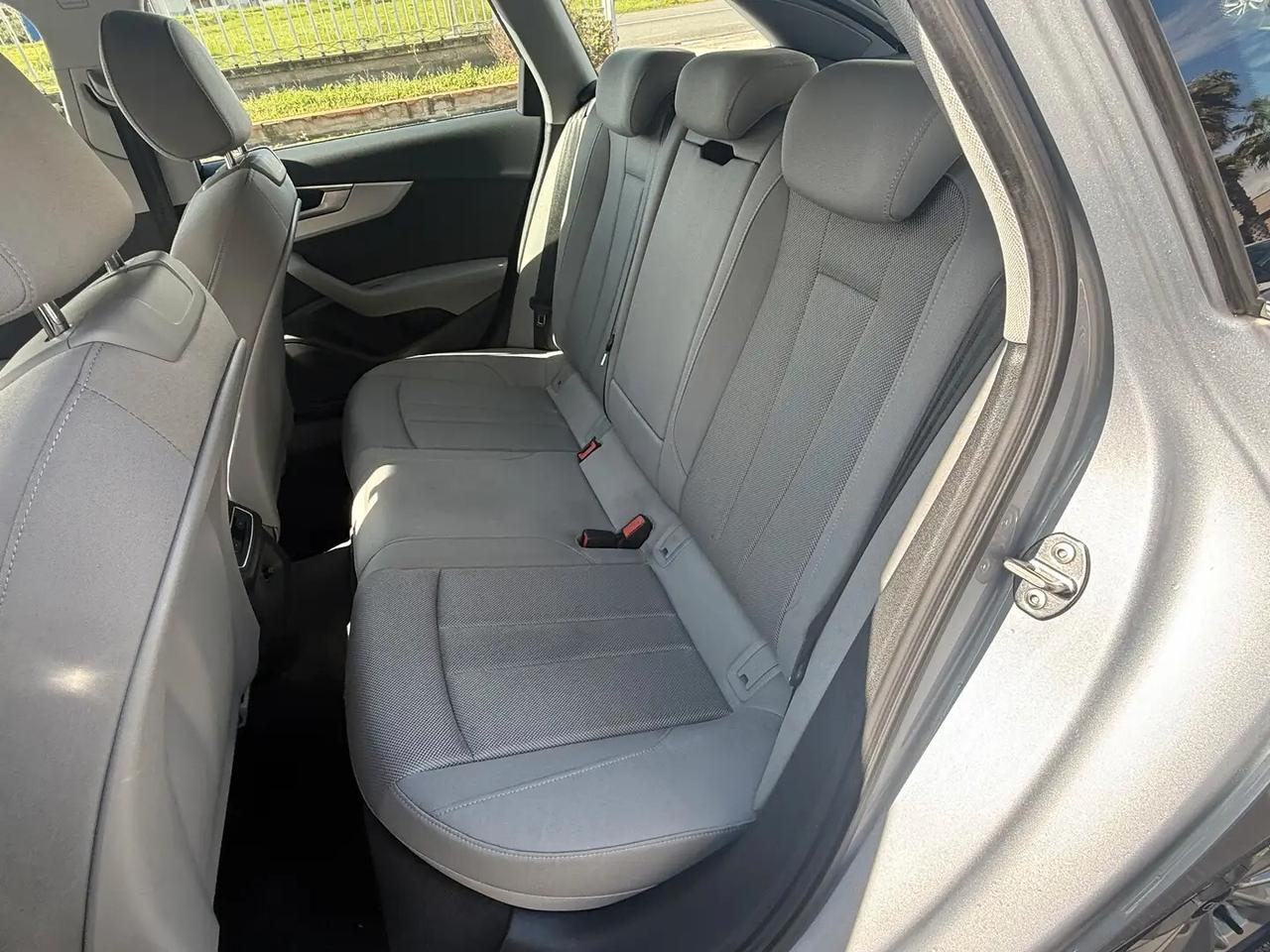 Audi A4 Avant 30 TDI/136 CV Business Advanced