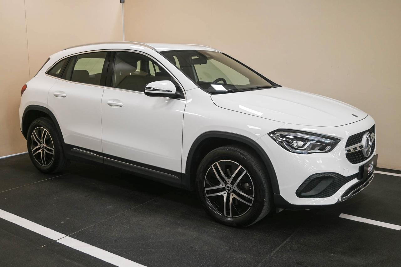 MERCEDES GLA (H247) GLA 200 d Automati...