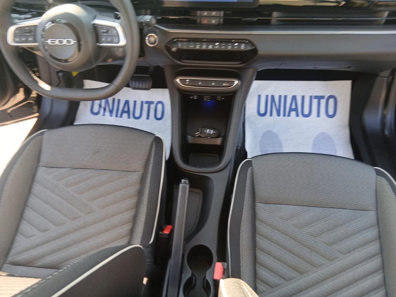 Fiat 600 Hybrid 100 CV DCT MHEV
