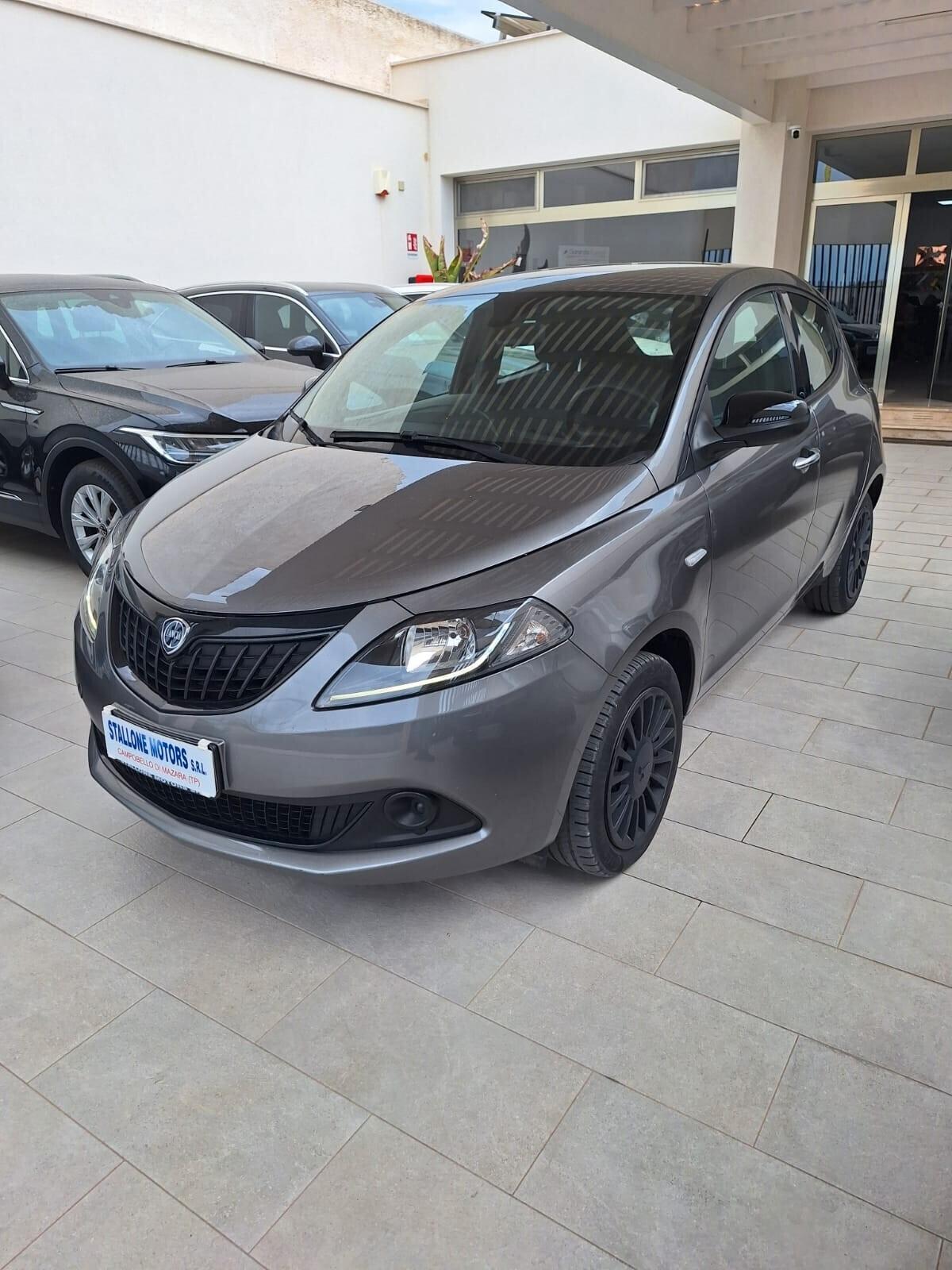Lancia Ypsilon 1.0 FireFly S&S Hybrid Silver 2023