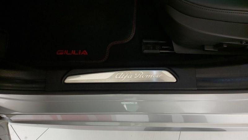 Alfa Romeo Giulia SUPER 2.2 TURBO AT8 180CV