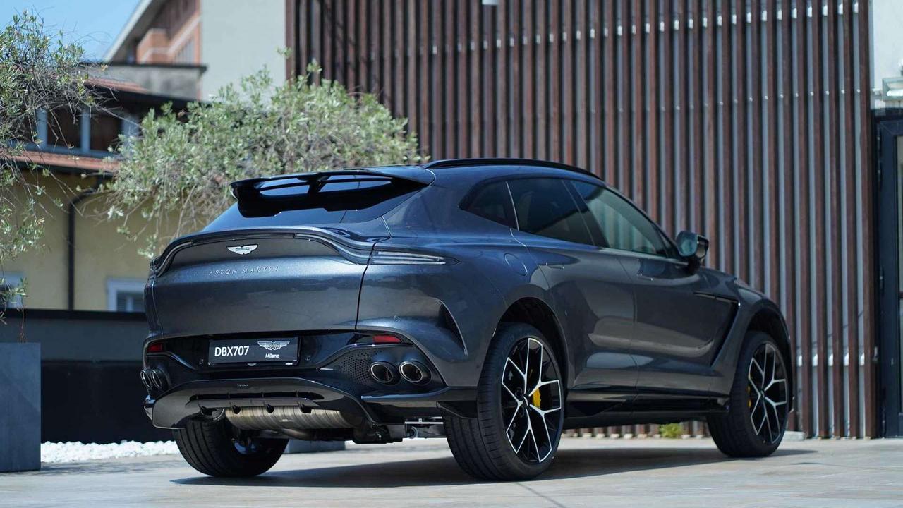ASTON MARTIN DBX707 4.0