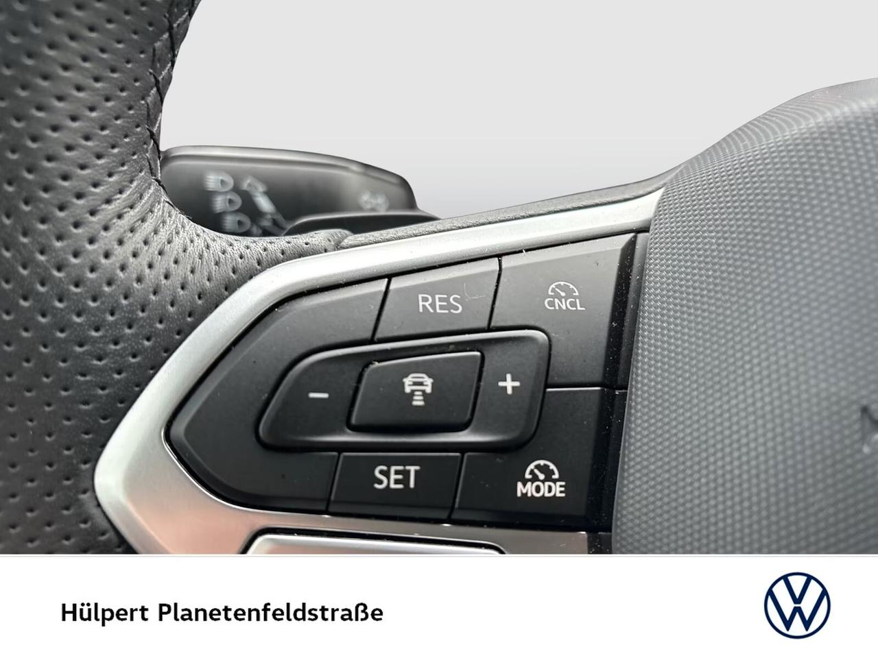Volkswagen*Golf*1.5*eTSI*150CV*DSG*R-LINE*BLACK*STYLE*FACELIFT*18"*CAMERA*ACC