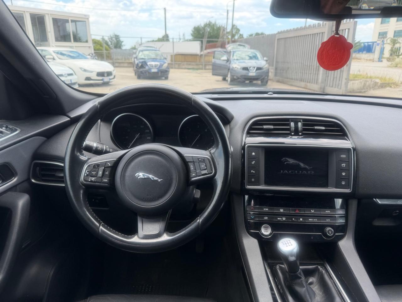 Jaguar F-Pace 2.0 D 180 CV AWD Portfolio