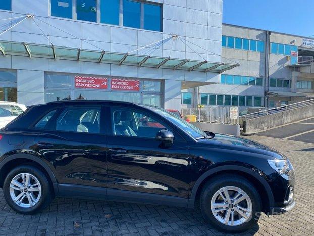 AUDI Q3 35 TFSI S tronic Business