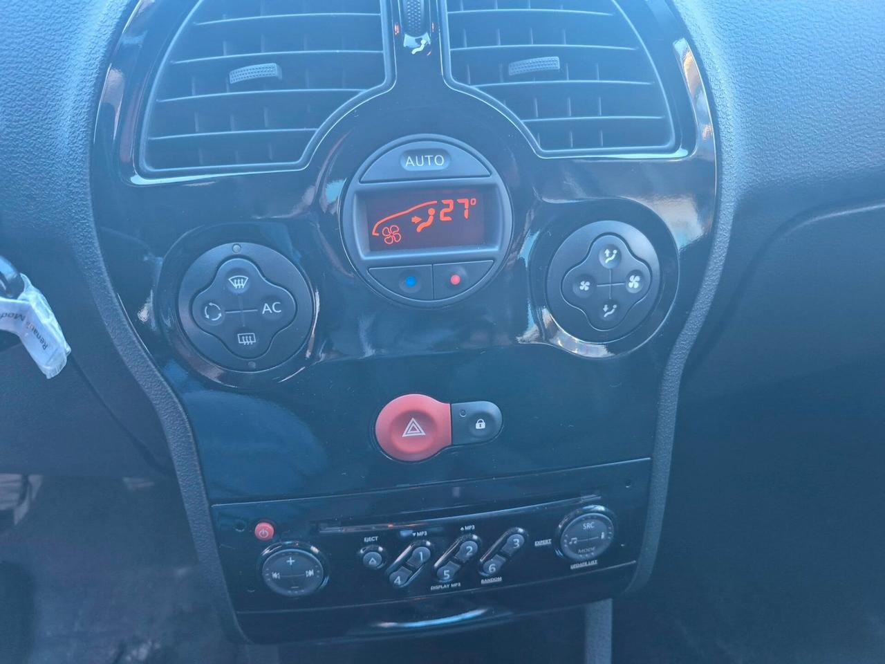 Renault Modus Grand 1.2 16V P-E-R-F-E-T-T-A---