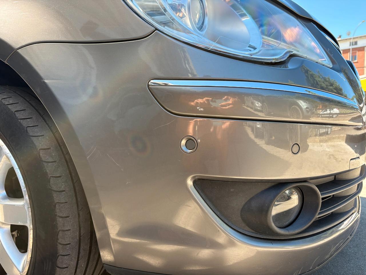 Volkswagen Touran 2.0 TDI DPF DSG Highline 7 POSTI