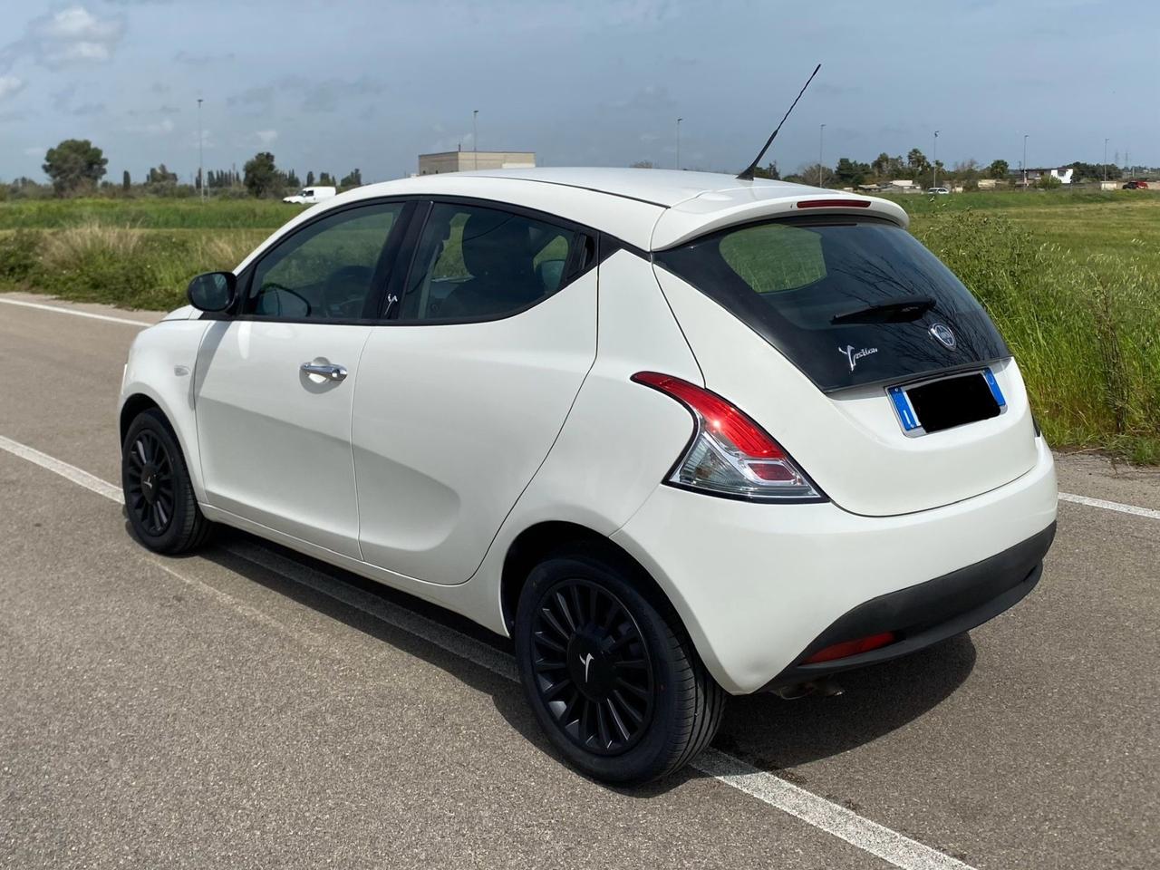 Lancia Ypsilon 1.2 69 CV Unyca