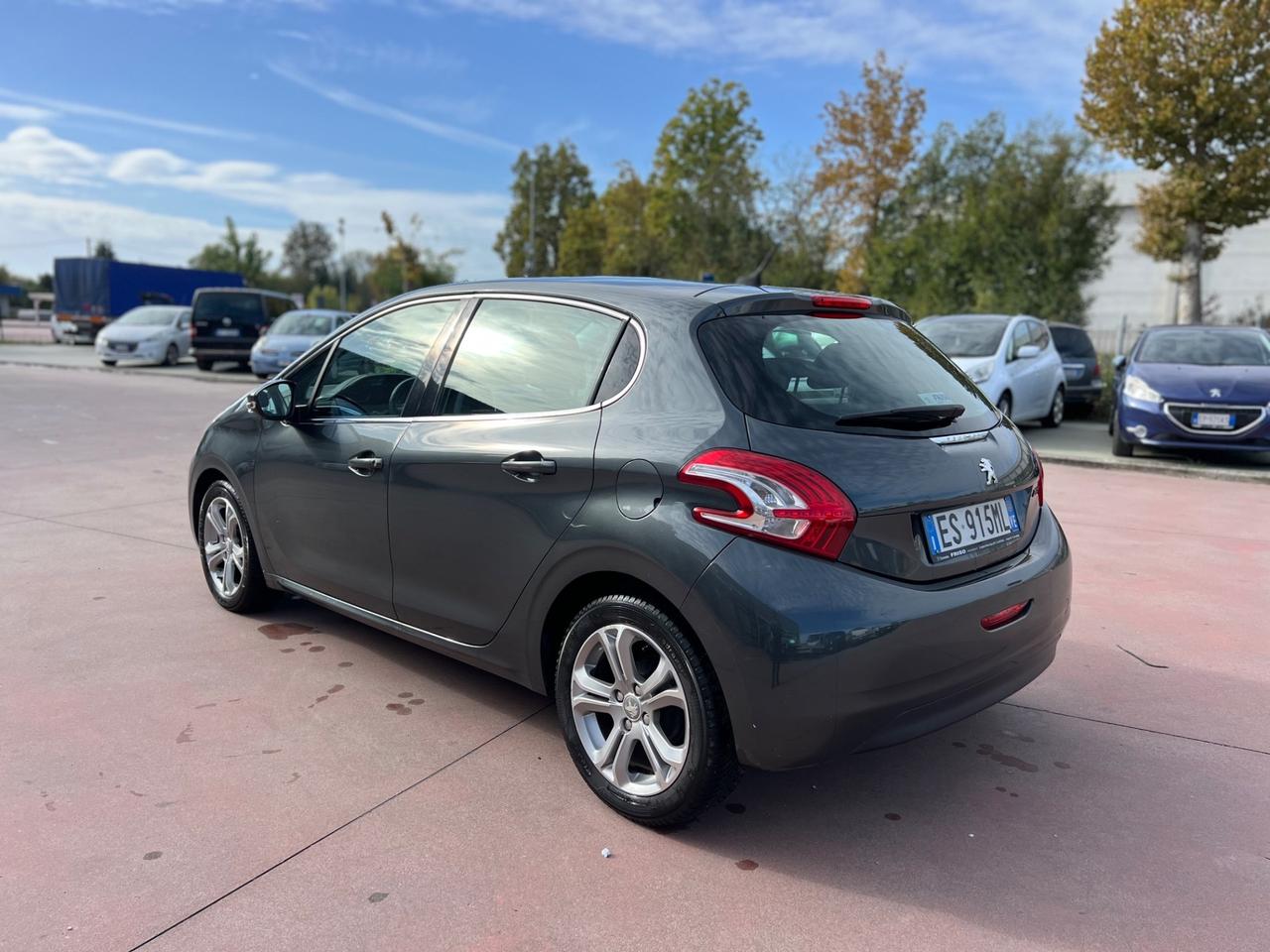 Peugeot 208 1.4 HDi 68 CV 5 porte Allure
