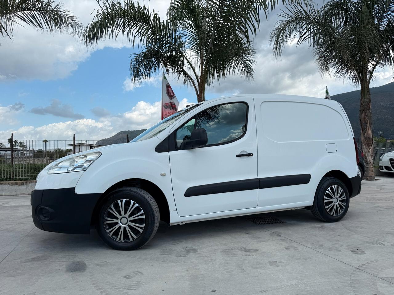 PEUGEOT PARTNER ANNO 2015 1.6 DIESEL 75 CV