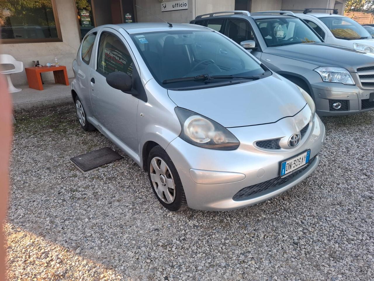 Toyota Aygo 1.0 12V VVT-i 3 porte Sol 68Cv (50Kw)