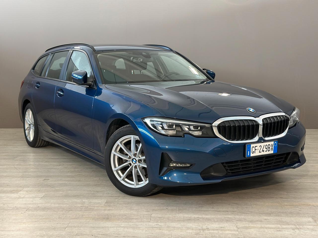 BMW 318d Touring MHEV Business Advantage auto