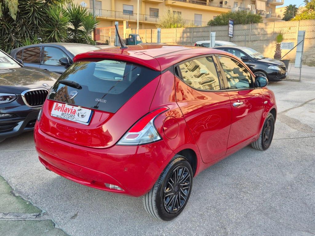 Lancia Ypsilon 1.0 5 porte Hybrid GOLD