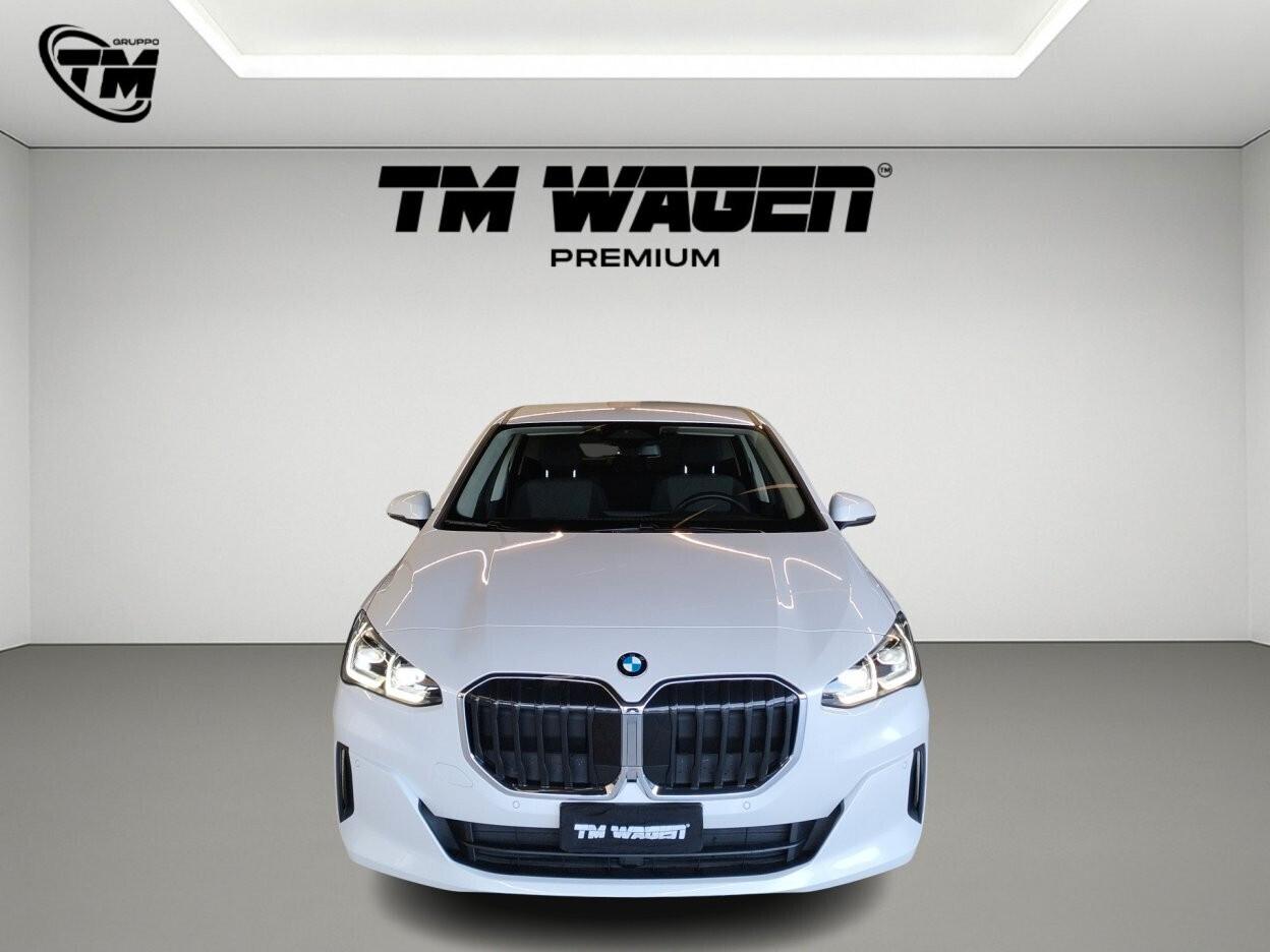 BMW 220 i Active Tourer mhev 48V auto