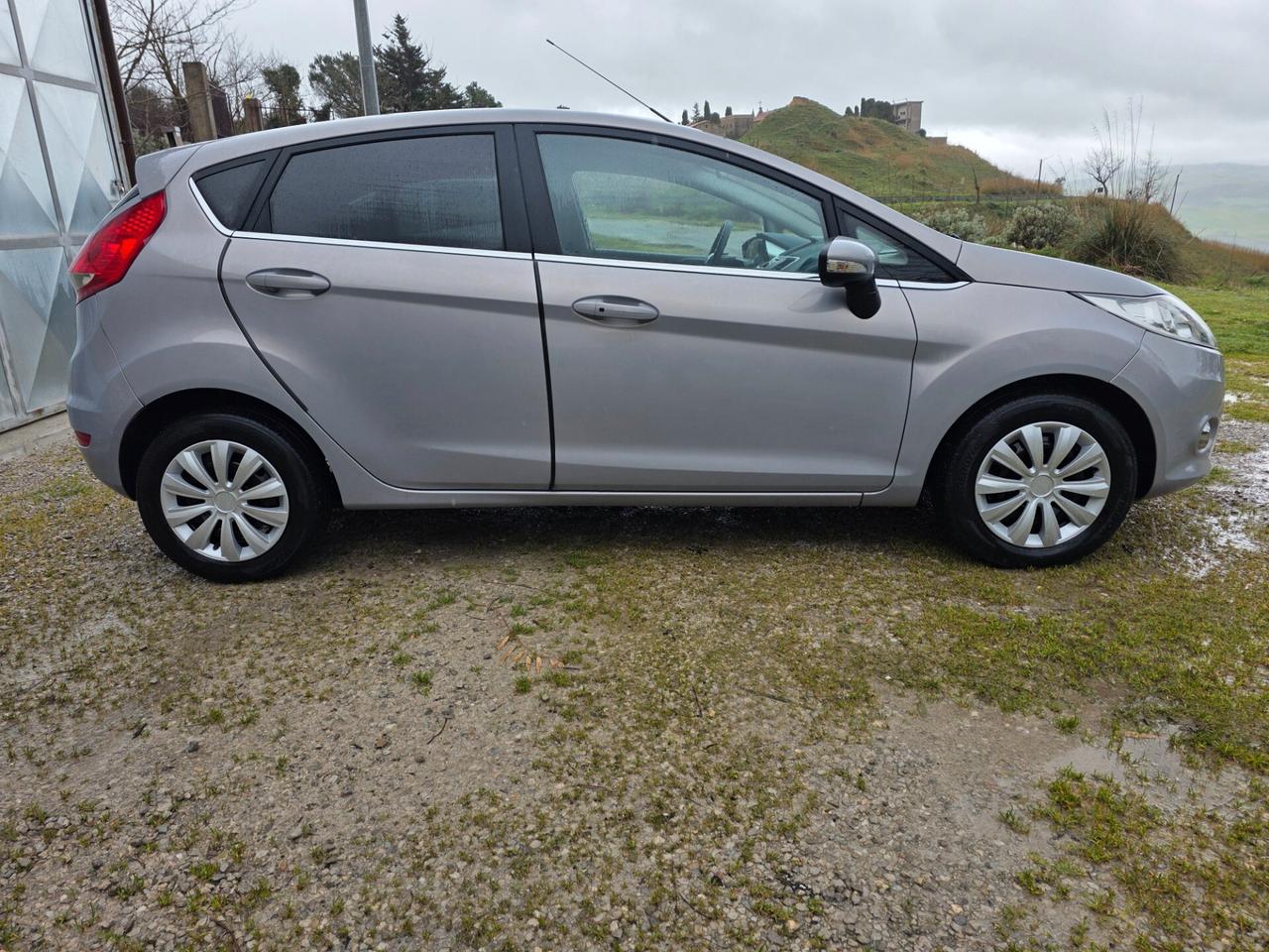 Ford Fiesta 1.4 TDCi 70CV 5 porte Titanium