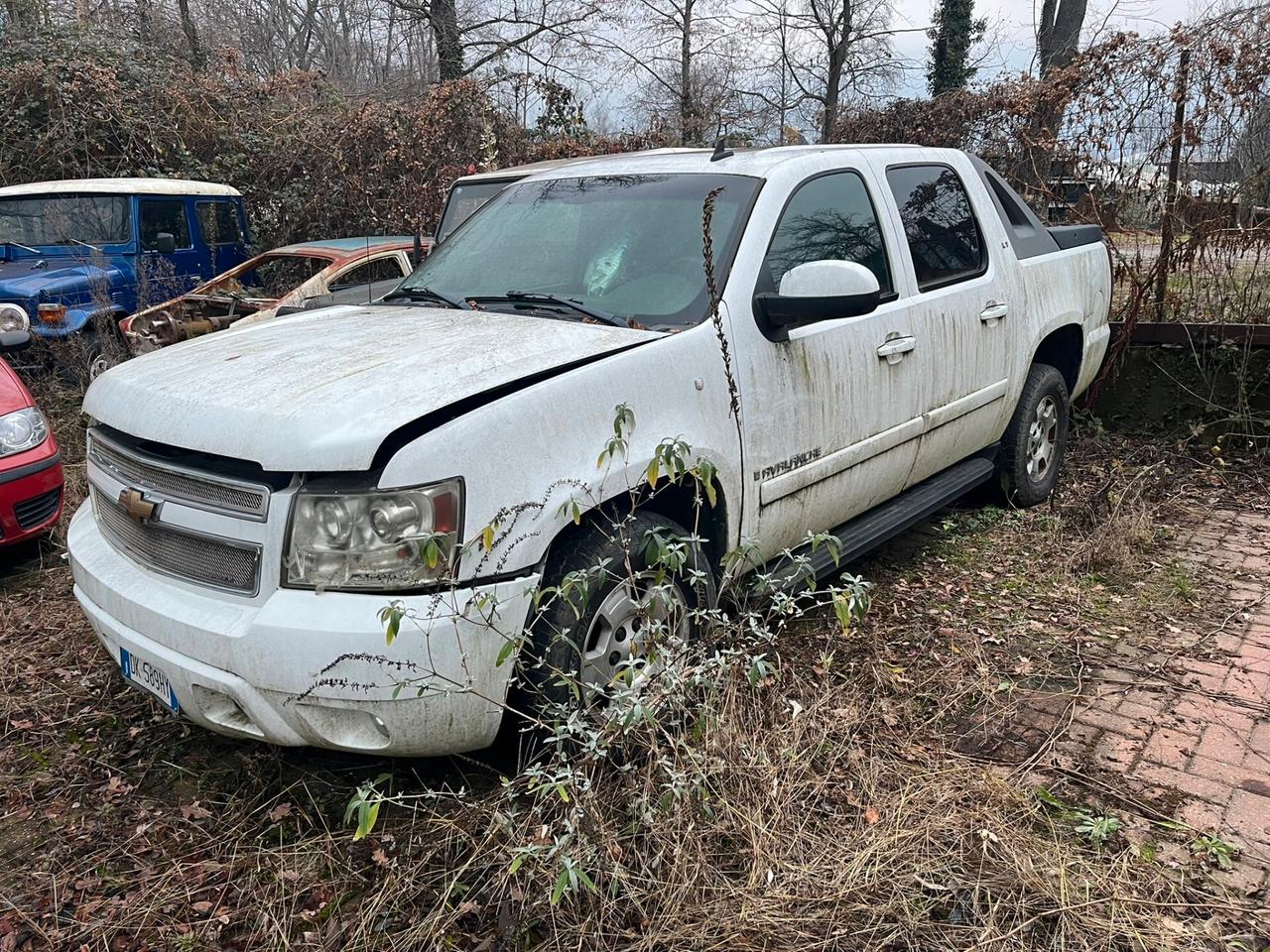 Chevrolet Avalanche bianca