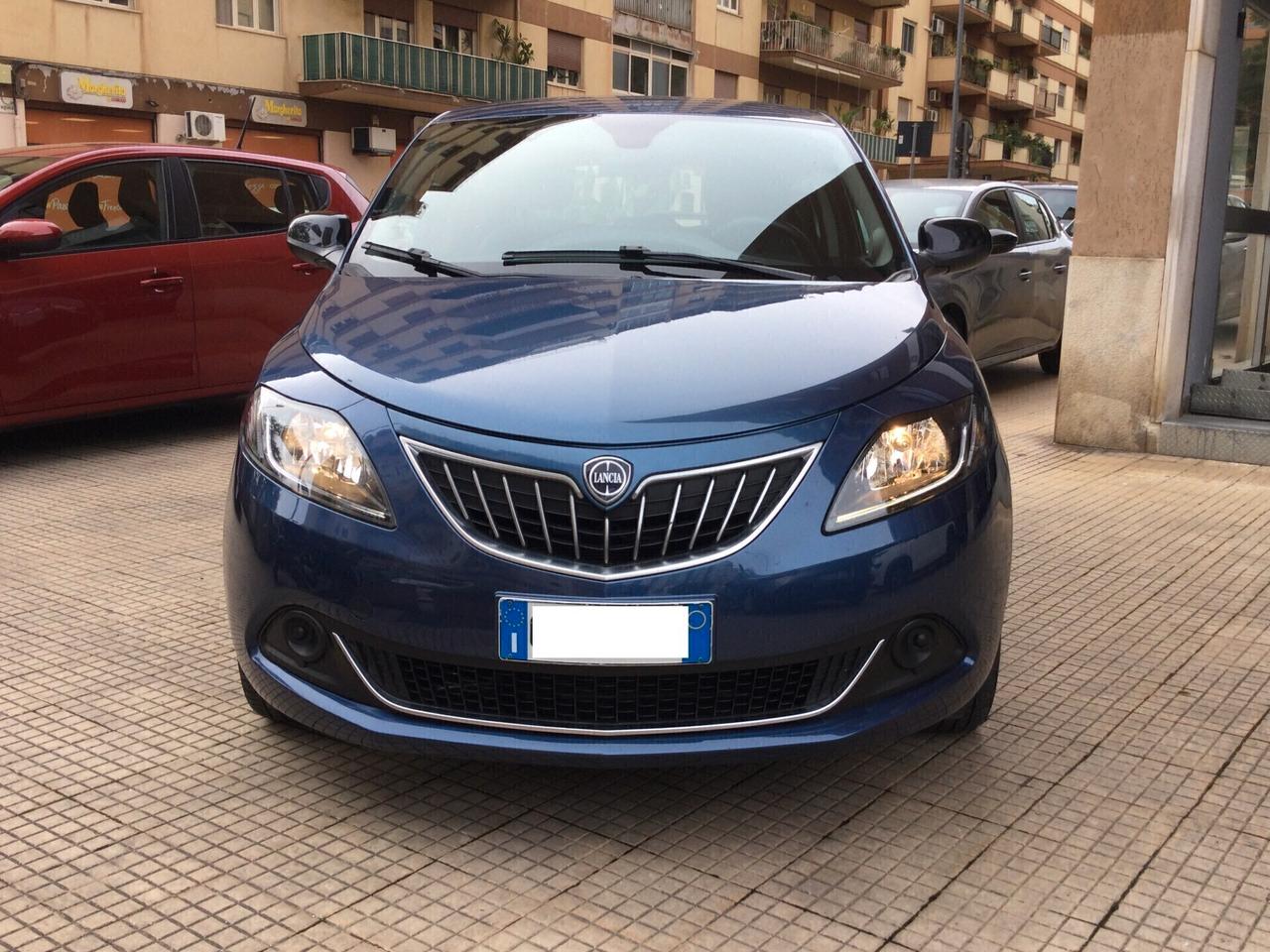 Lancia Ypsilon 1.0 FireFly 5 porte S&S Hybrid Ecochic Silver