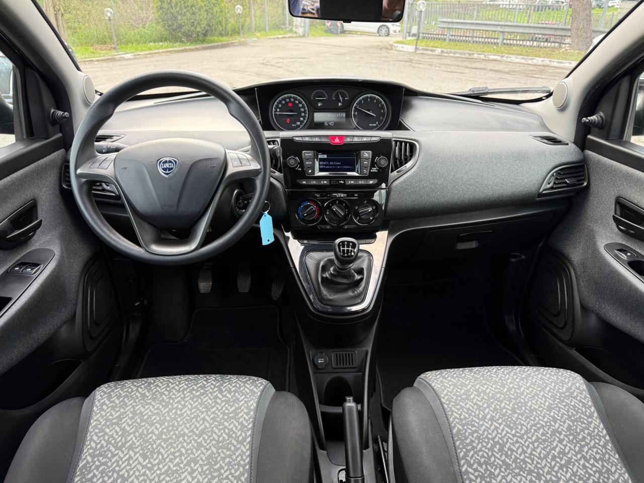 Lancia Ypsilon 1.0 FireFly 5 porte S&S Hybrid Ecochic Silver