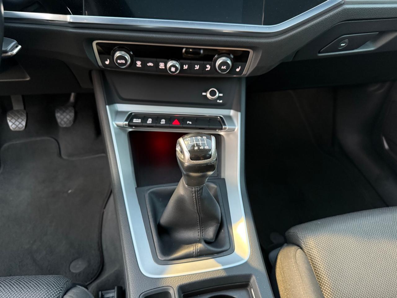 Audi Q3 35 TDI quattro S line edition TETTO