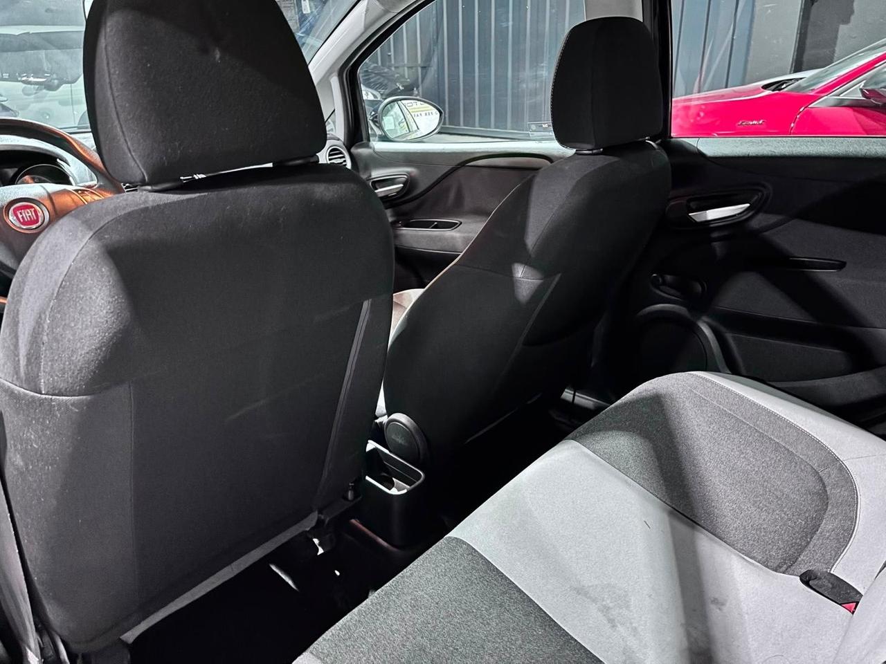 Fiat Punto Benzina Neopatentati 5 porte posti