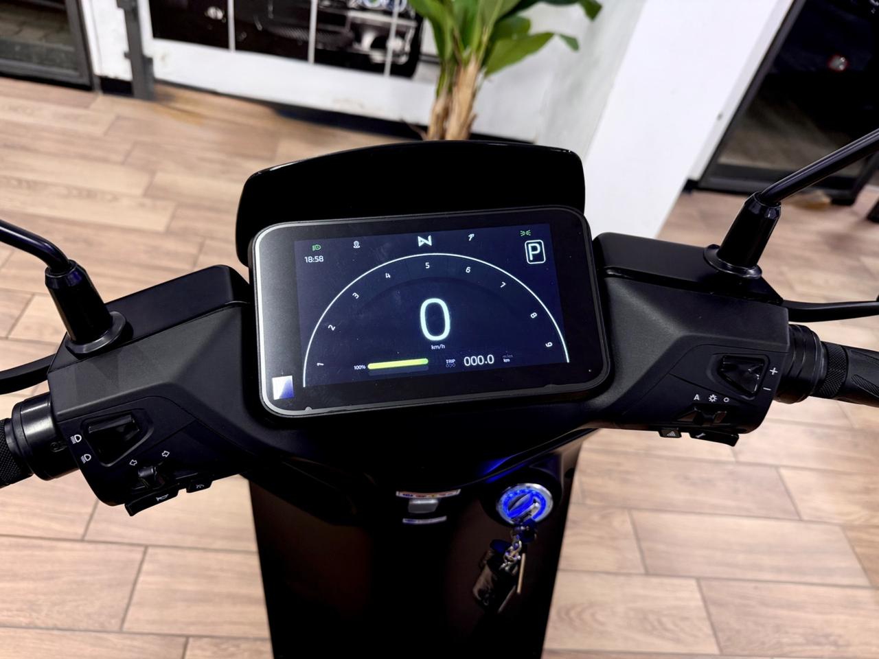 Scooter elettrico LvNeng NCE S